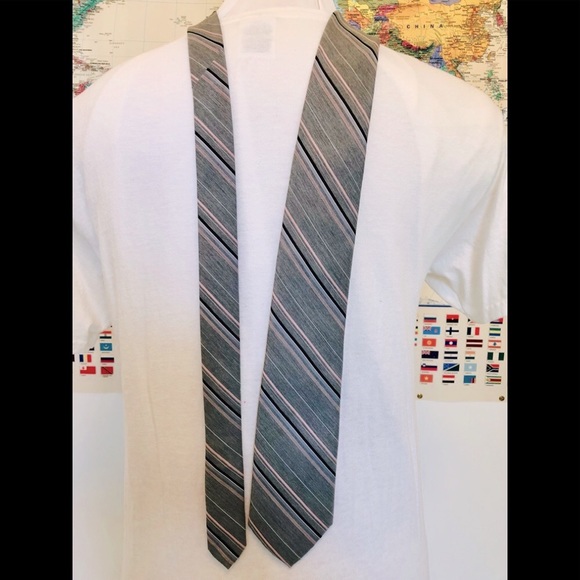 Like new designer Silk tie - Picture 4 of 5